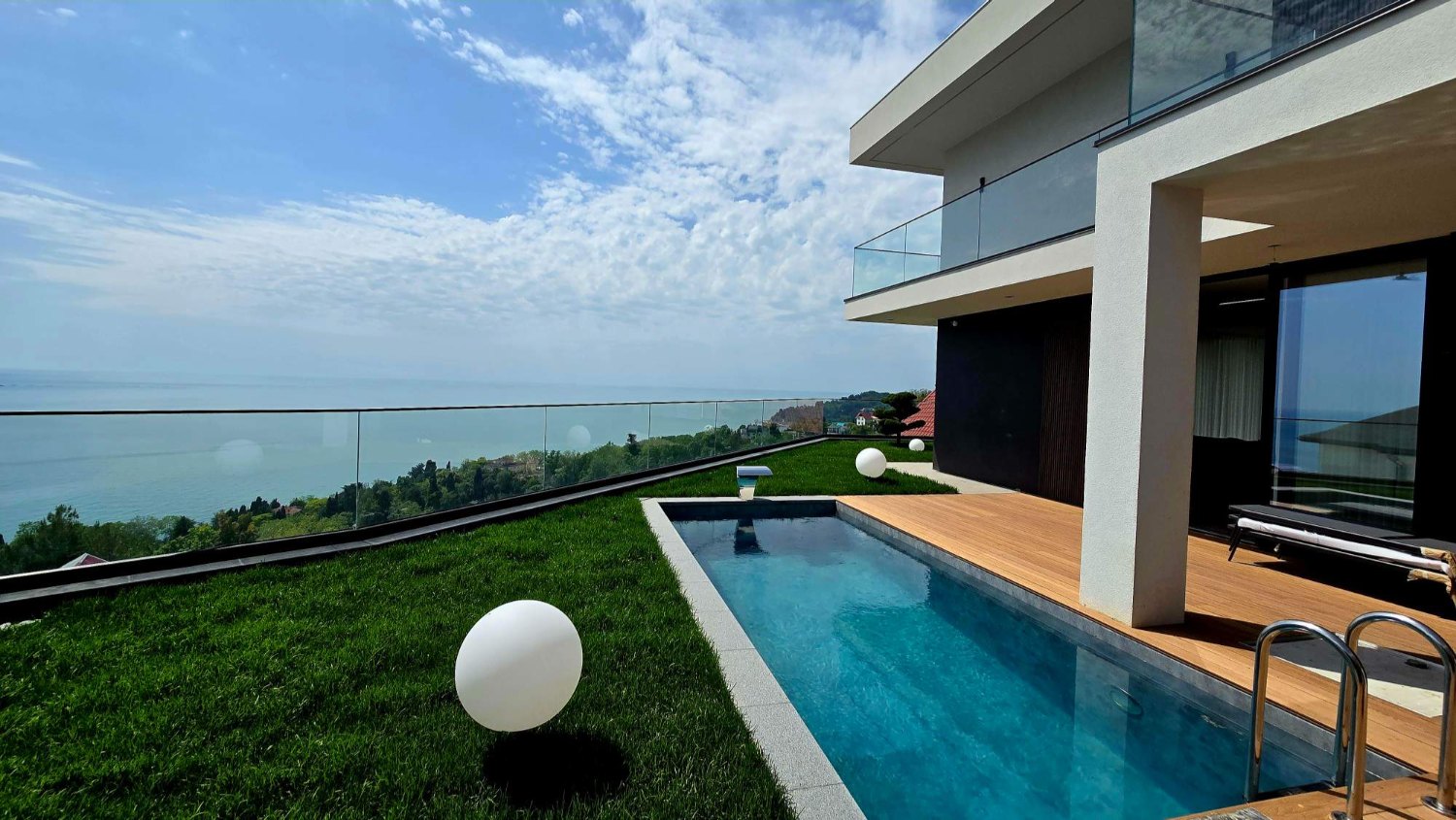 Вилла 235 м² с видом на море и горы