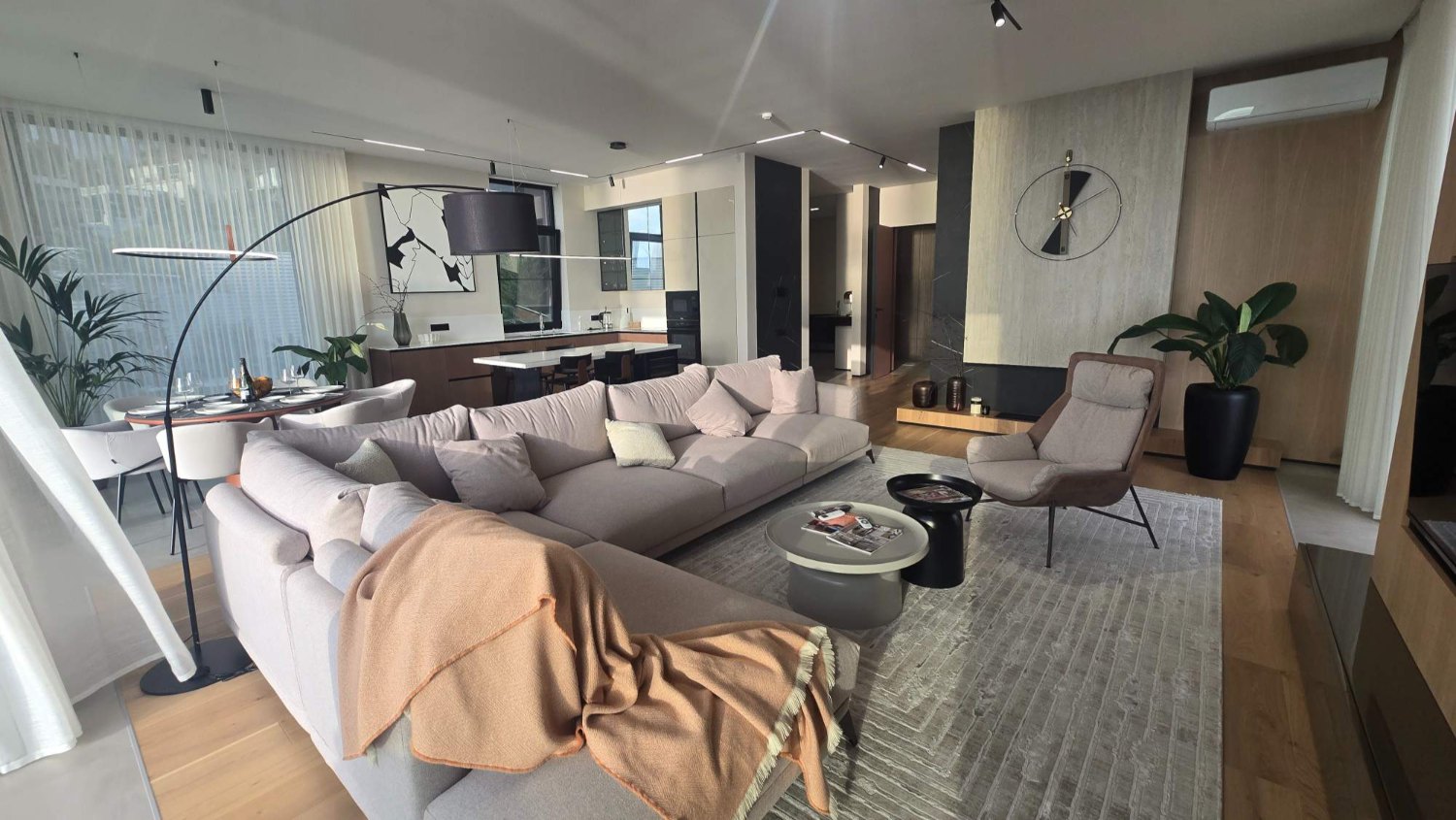 Вилла 235 м² с видом на море и горы