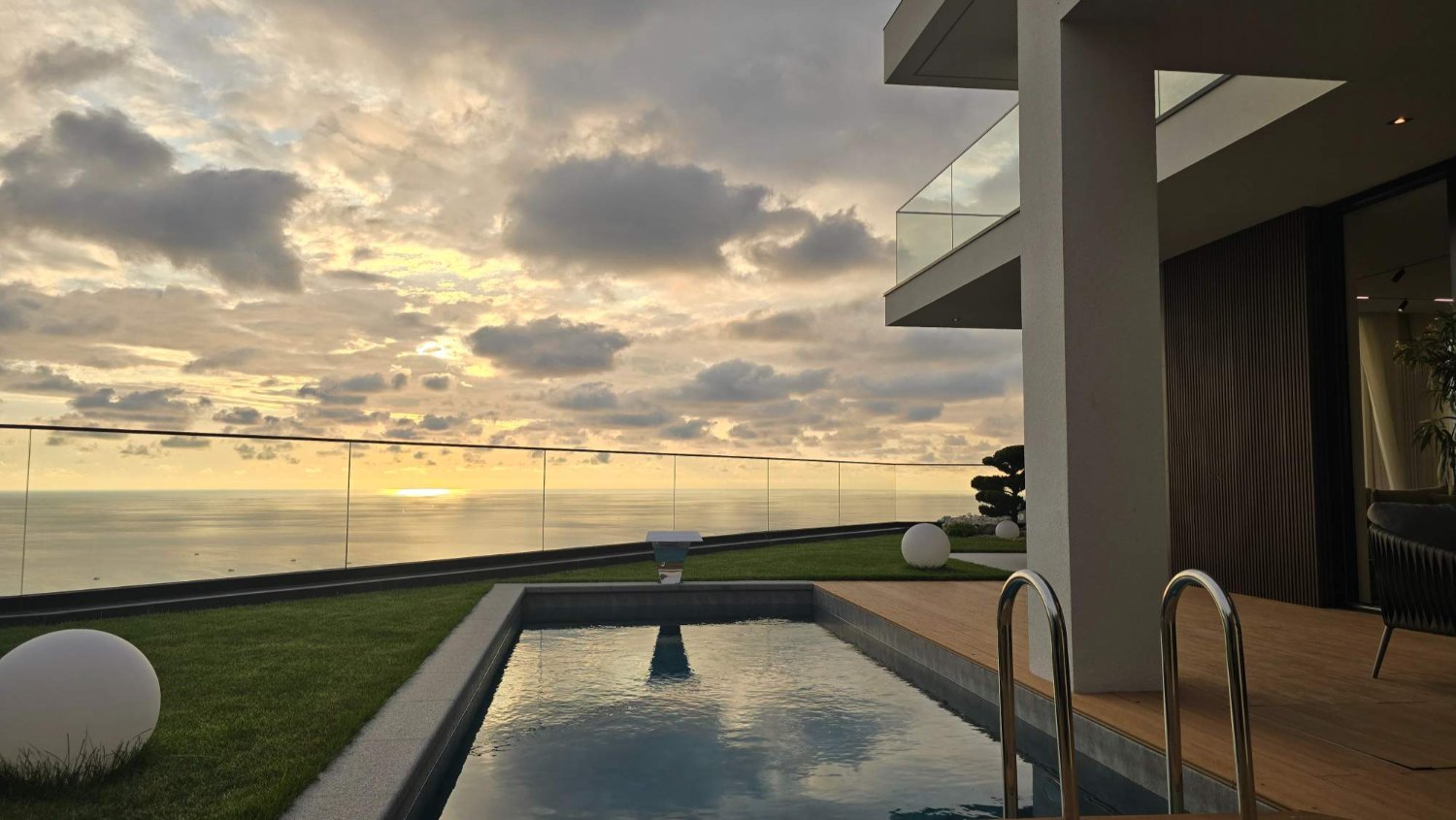 Вилла 235 м² с видом на море и горы