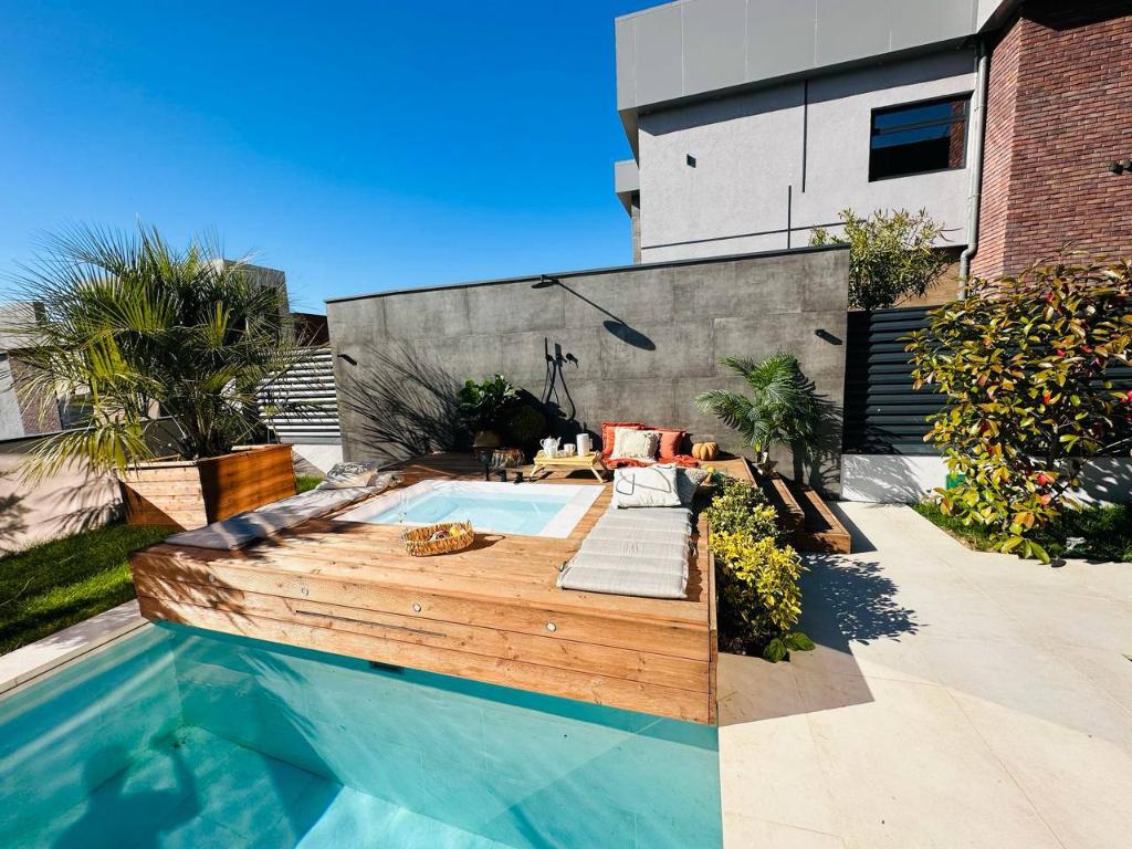 Дом с прямым видом на море в Сергей Поле