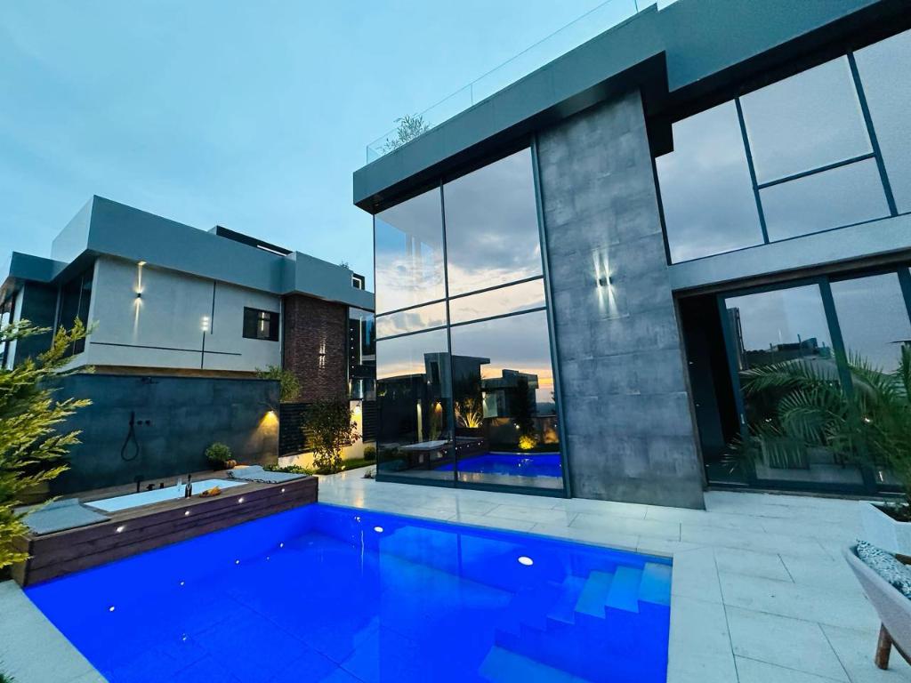 Дом с прямым видом на море в Сергей Поле