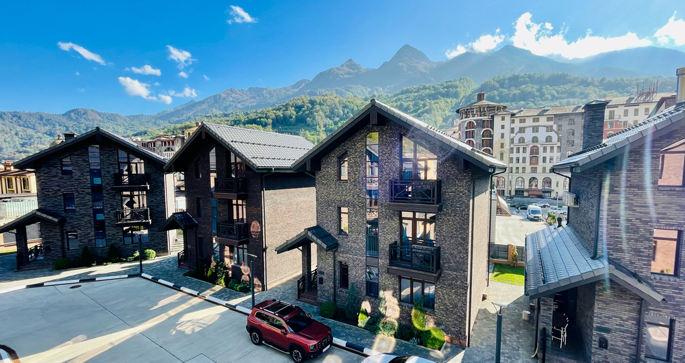 kupit-kottedzh-sochi-zakrytyy-poselok-23-doma