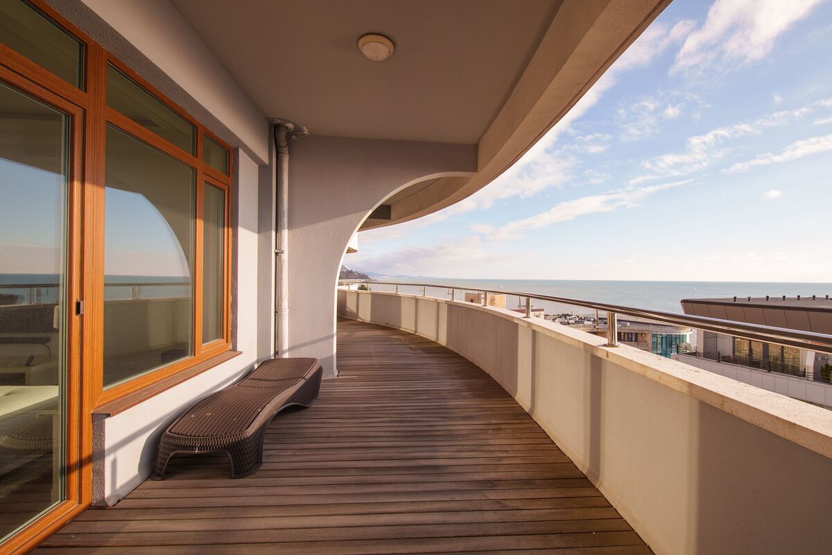 pervoklasnyj-penthaus-v-zhk-volna-sochi-u-morya