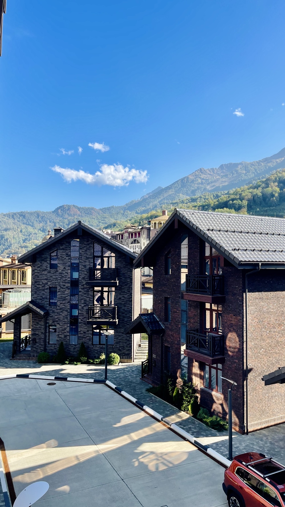 kupit-kottedzh-sochi-zakrytyy-poselok-23-doma