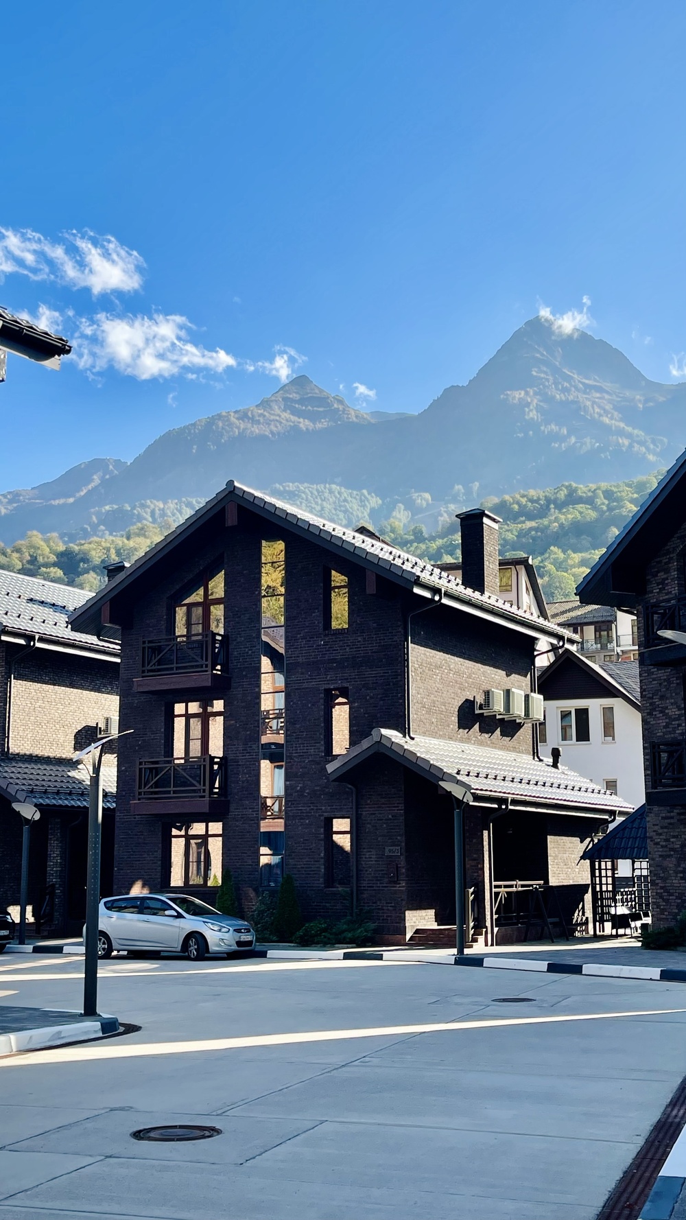 kupit-kottedzh-sochi-zakrytyy-poselok-23-doma