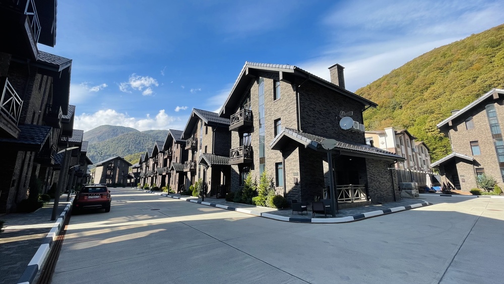 kupit-kottedzh-sochi-zakrytyy-poselok-23-doma