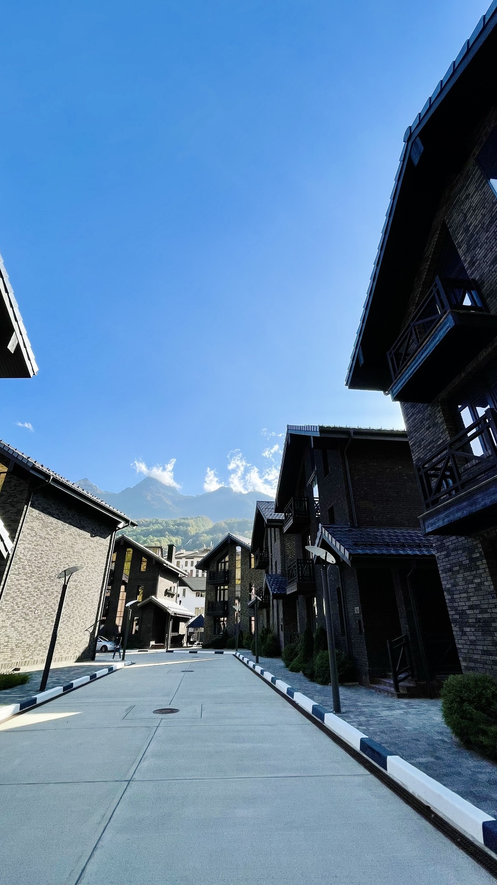 kupit-kottedzh-sochi-zakrytyy-poselok-23-doma