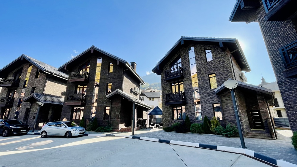 kupit-kottedzh-sochi-zakrytyy-poselok-23-doma