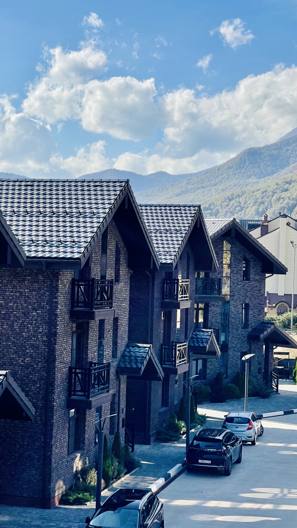 kupit-kottedzh-sochi-zakrytyy-poselok-23-doma