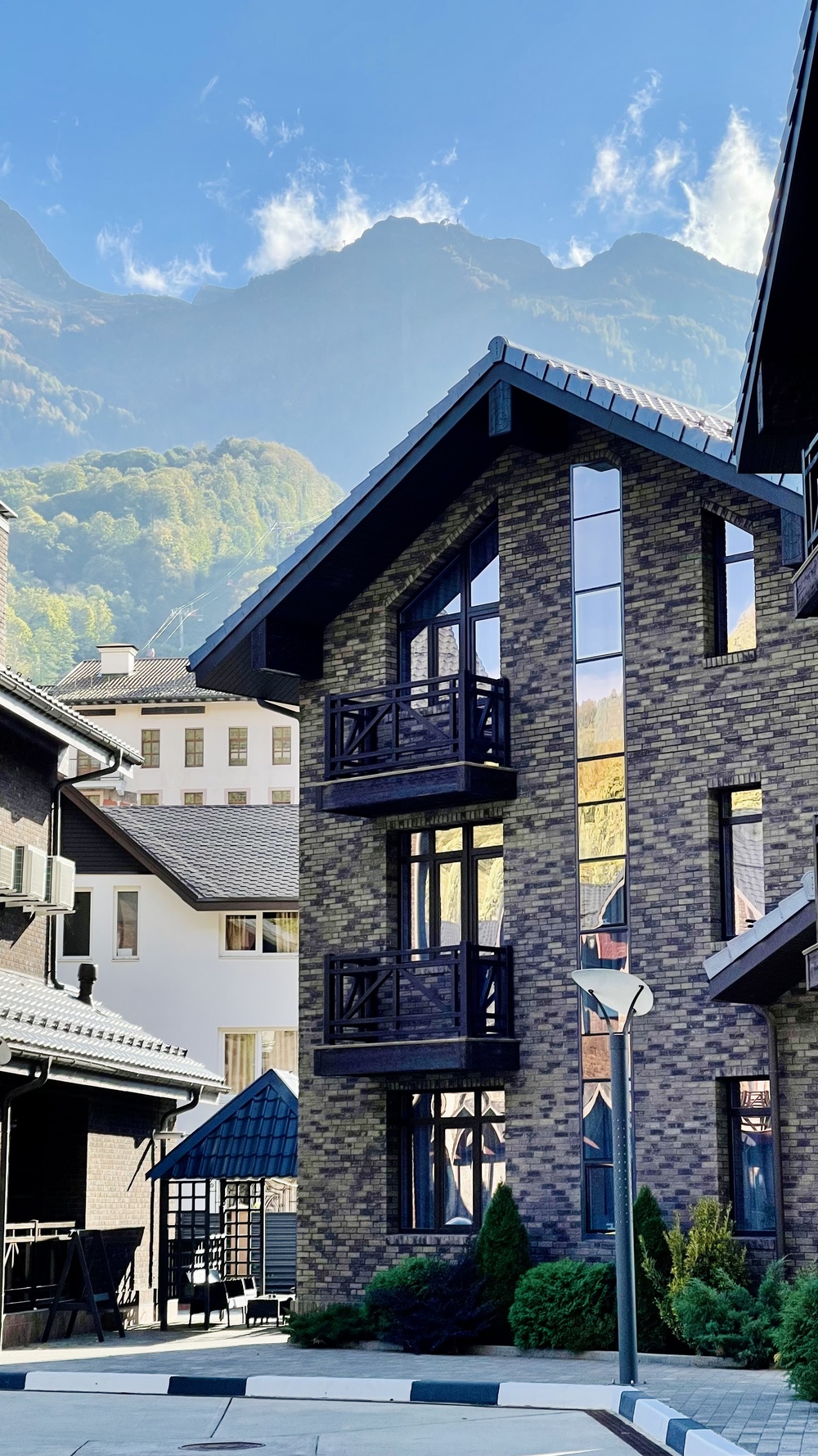 kupit-kottedzh-sochi-zakrytyy-poselok-23-doma