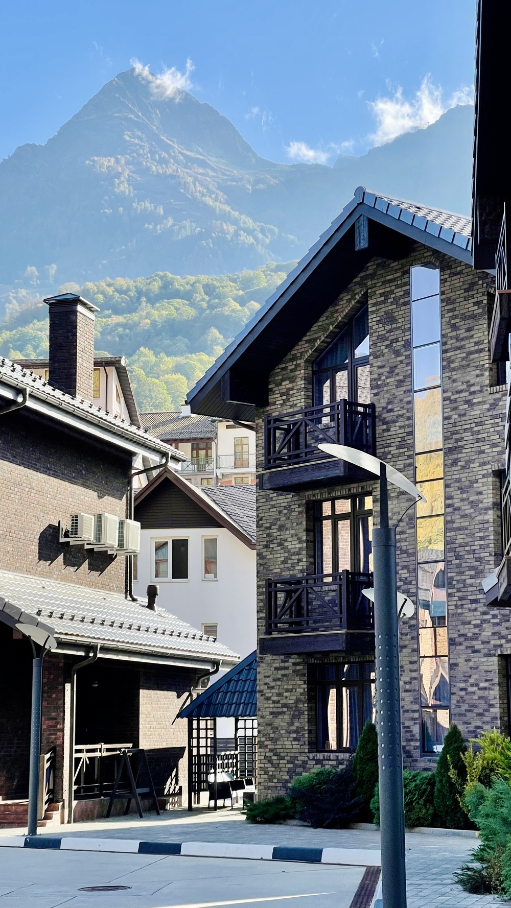 kupit-kottedzh-sochi-zakrytyy-poselok-23-doma