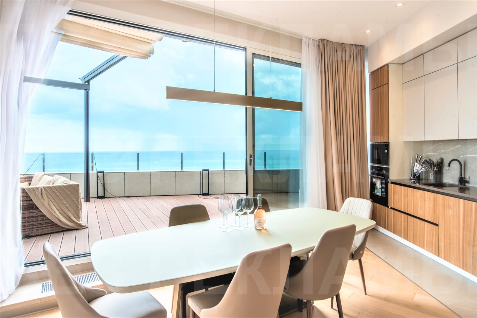 Elitnyj-Penthaus-v-AK-Barselona-Park-Sochi-u-morya