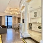 Интерьер апартаментов с видом на море и кухней в Сочи.