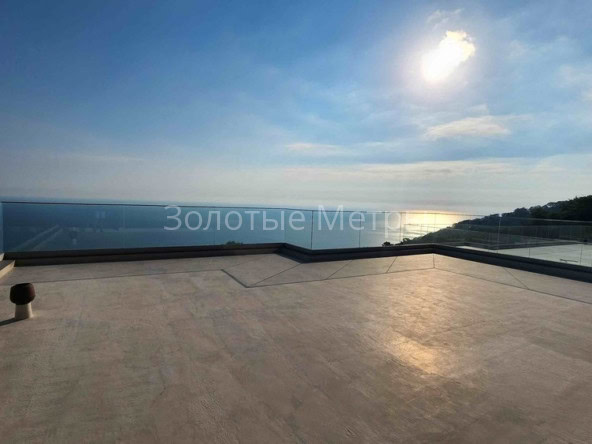 Терраса с панорамным видом на море и закат в Сочи.